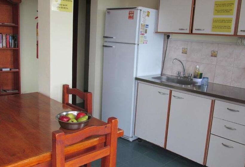 スタンダード４人部屋, Hostel Aves Del Lago