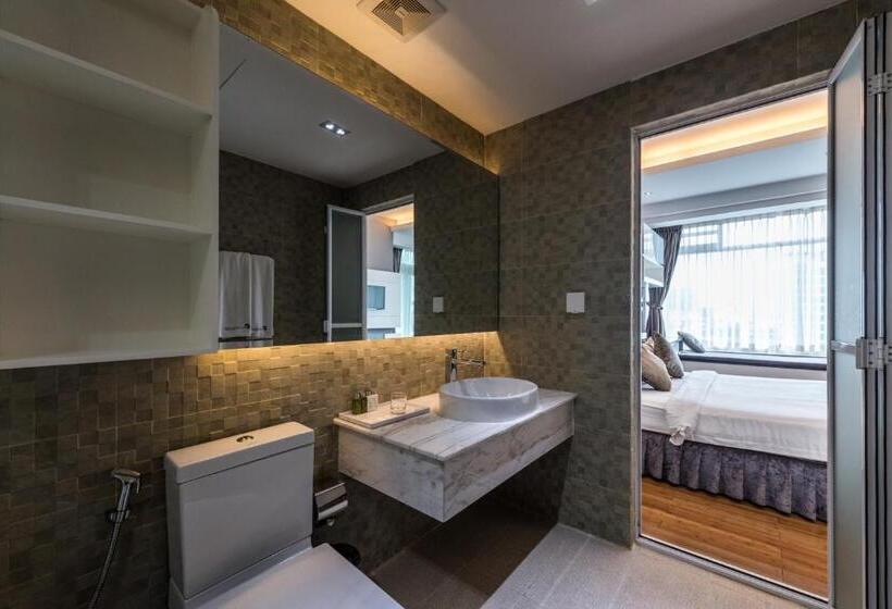 Апартаменты 3 Спальни, Naki Suites @ Silvertown