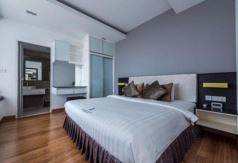 Апартаменты 3 Спальни, Naki Suites @ Silvertown