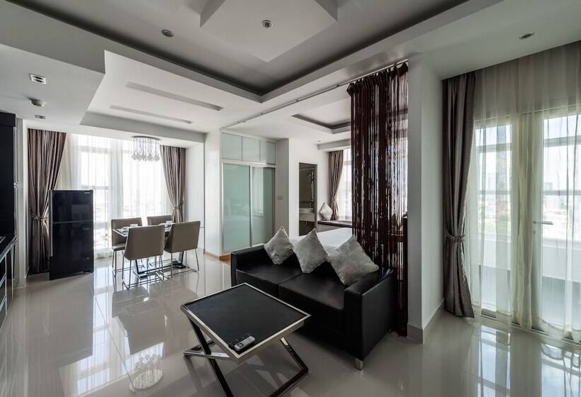 Студия Deluxe, Naki Suites @ Silvertown