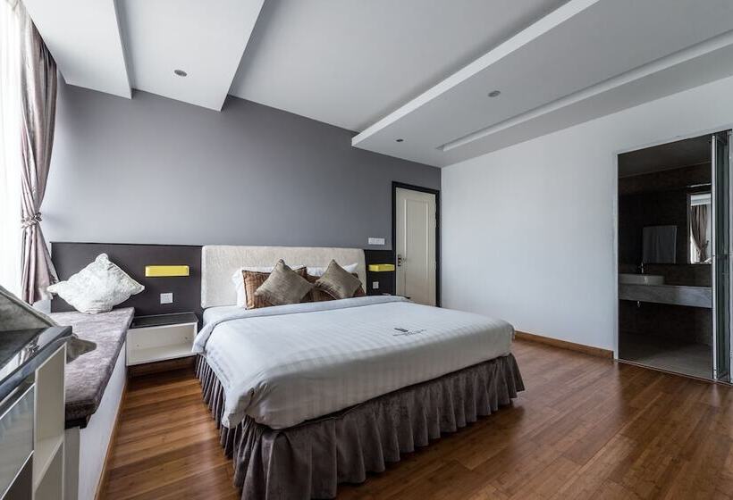 Люкс 2 Спальни, Naki Suites @ Silvertown
