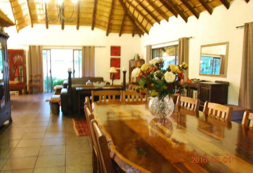 Номер Стандарт Трехместный, Acasia Guest Lodge
