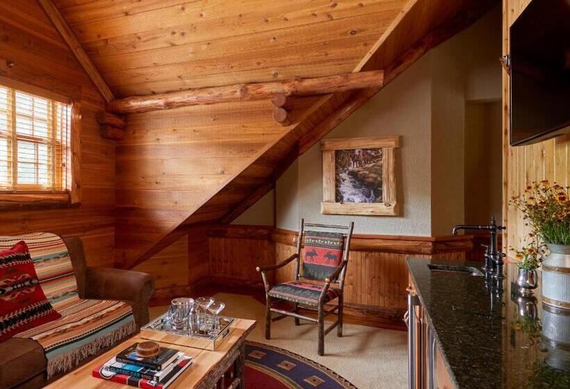 Люкс с Балконом, The Chatwal Lodge    In The Unbound Collection By Hyatt
