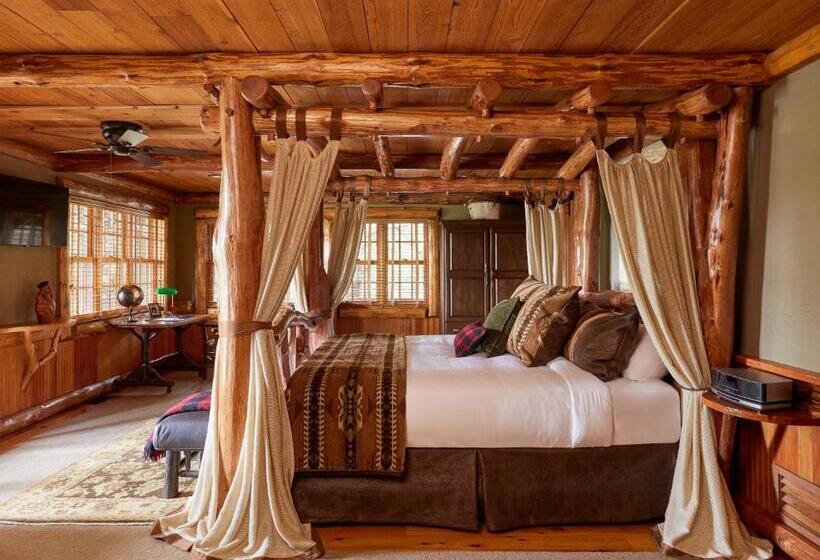 Полулюкс с Балконом, The Chatwal Lodge    In The Unbound Collection By Hyatt