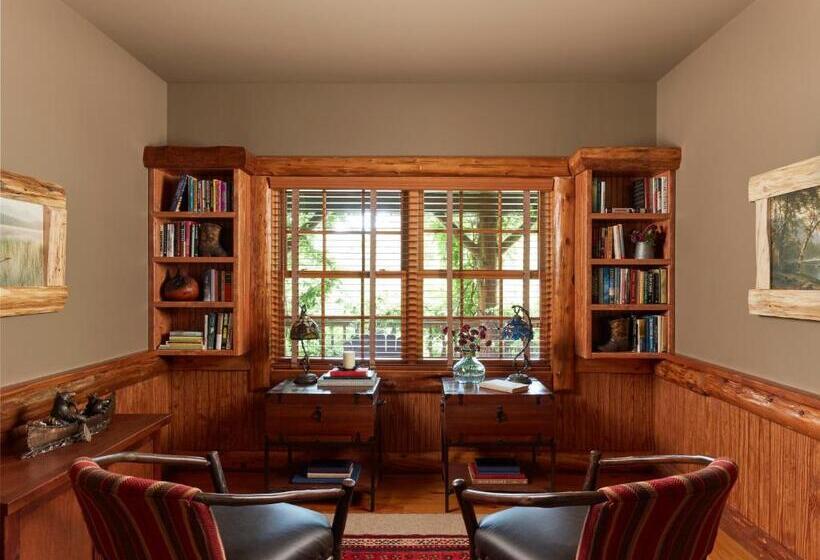 Suite com Varanda, The Chatwal Lodge    In The Unbound Collection By Hyatt