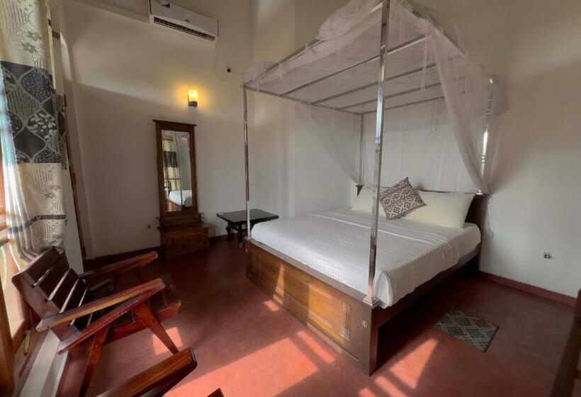 Standard room with outdoor bath, Bluewave Inn   Weligama