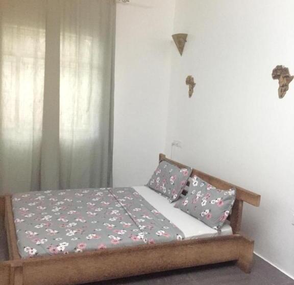 Семейный Номер, Maneno House