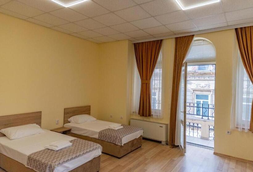 تختخواب در اتاق مشترک, Hostel Canto