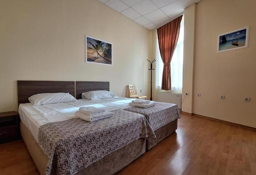 اتاق استاندارد با سرویس بهداشتی مشترک, Hostel Canto