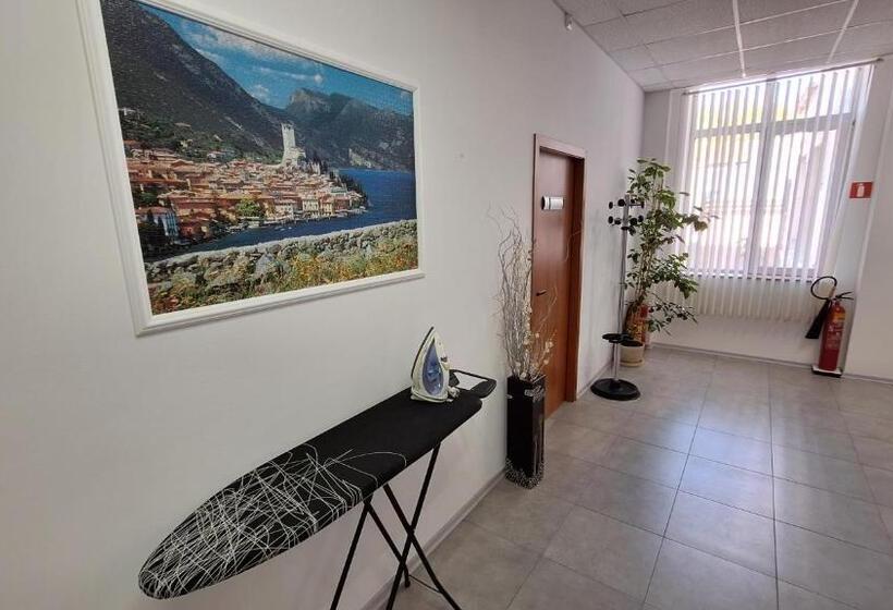 اتاق استاندارد با سرویس بهداشتی مشترک, Hostel Canto