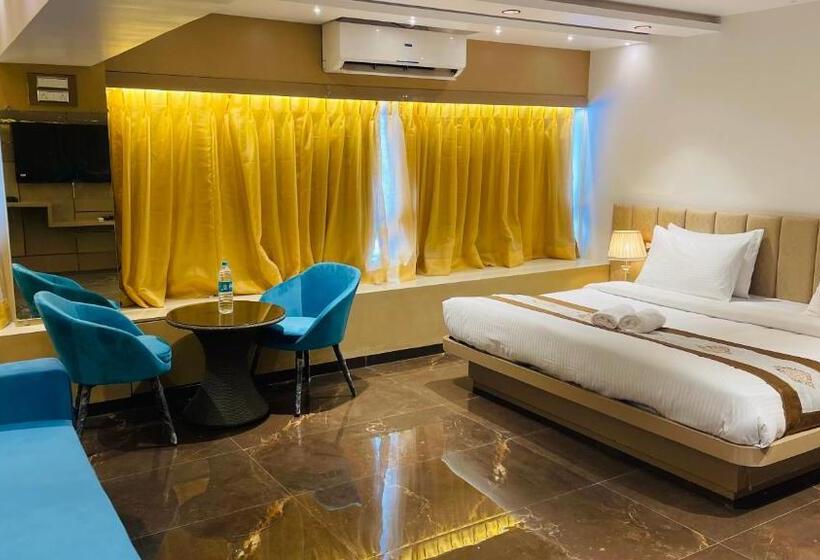 سوییت اجرایی, Home2 Renaissance Club