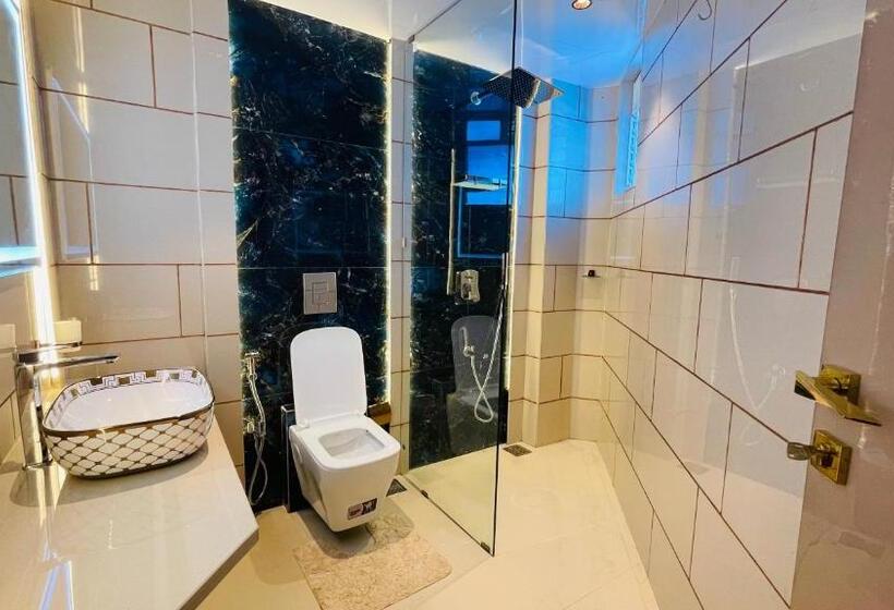 سوییت اجرایی, Home2 Renaissance Club