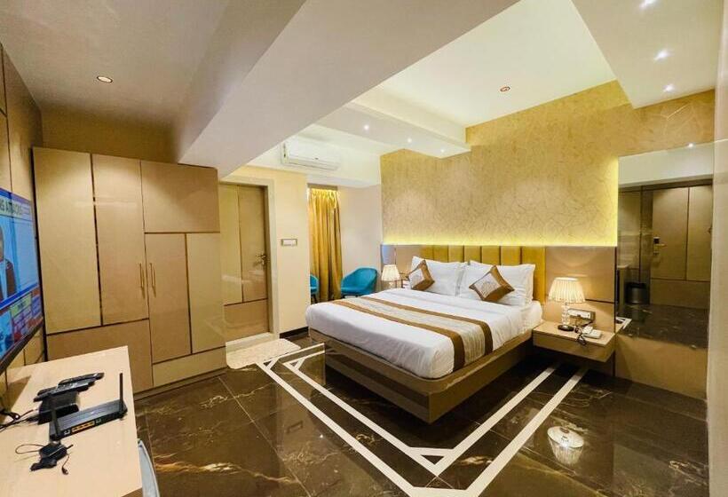 سوییت, Home2 Renaissance Club