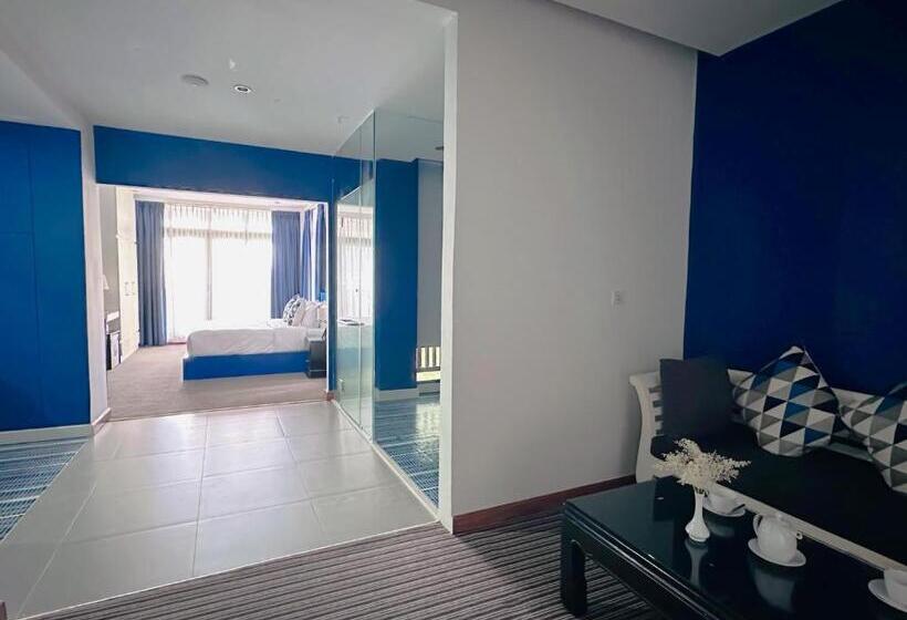 Люкс, Jaya Suites