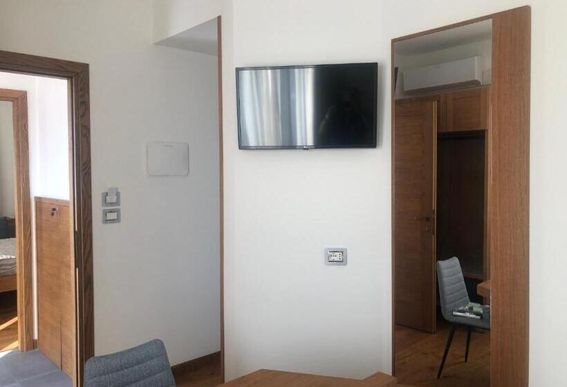 اتاق استاندارد چهار تخته, Risto Bar Rosandra