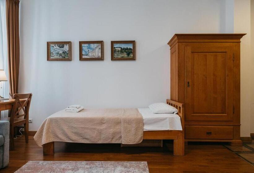 استودیوی استاندارد, Cathedral Apartments Self Check In