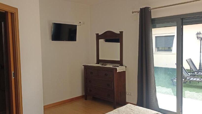 Номер Стандарт Вид на Бассейн, Vale Poços House