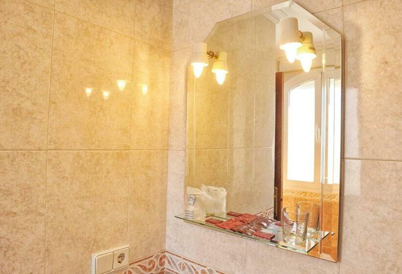 Номер Стандарт Трехместный, Hostal Puerto Lepe