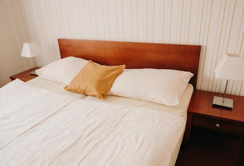 Номер Стандарт, Golf Hotel Austerlitz