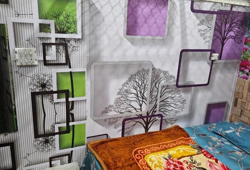 Quarto Basic, Vrindavan Nivas  Near Prem Mandir Bankey Bihari