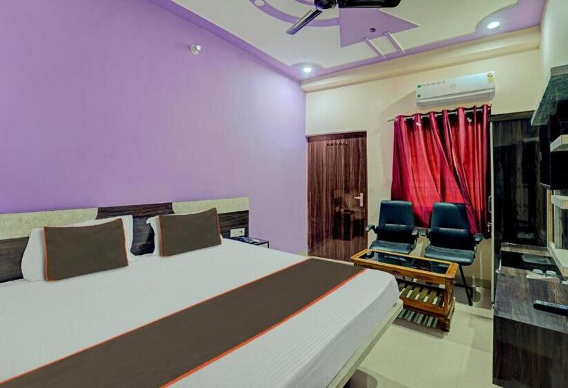 豪华三人间, Super Collection O Siddhi Vinayak Hotel & Banquets