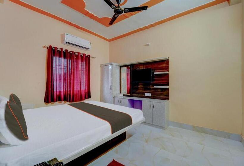 豪华三人间, Super Collection O Siddhi Vinayak Hotel & Banquets