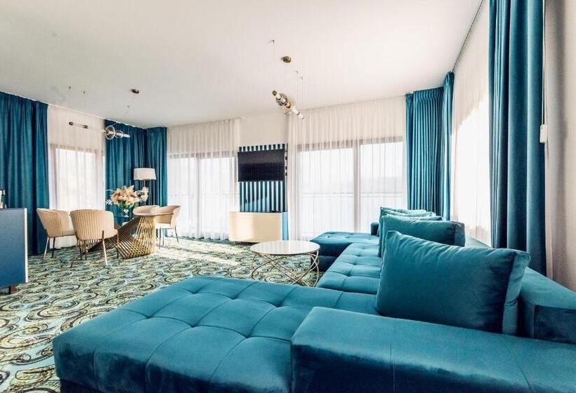 1 Bedroom Apartment Lake View, Villa Galleria