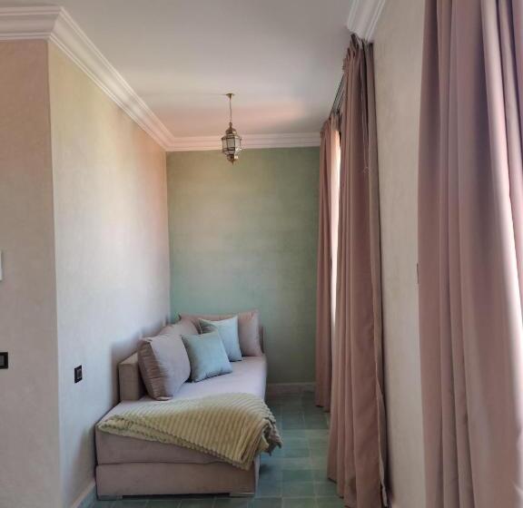 Номер Стандарт Вид на Бассейн, Riad Timskrine