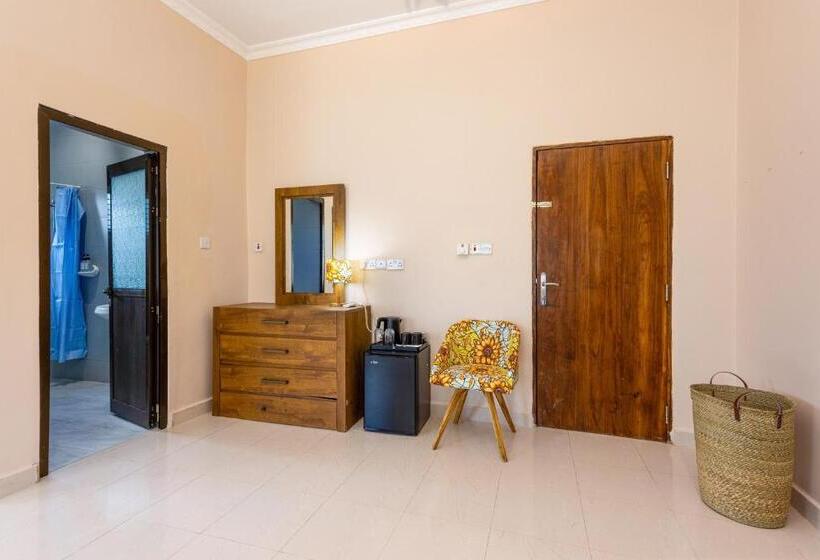 اتاق لوکس با تخت بزرگ, Shivo Guest House
