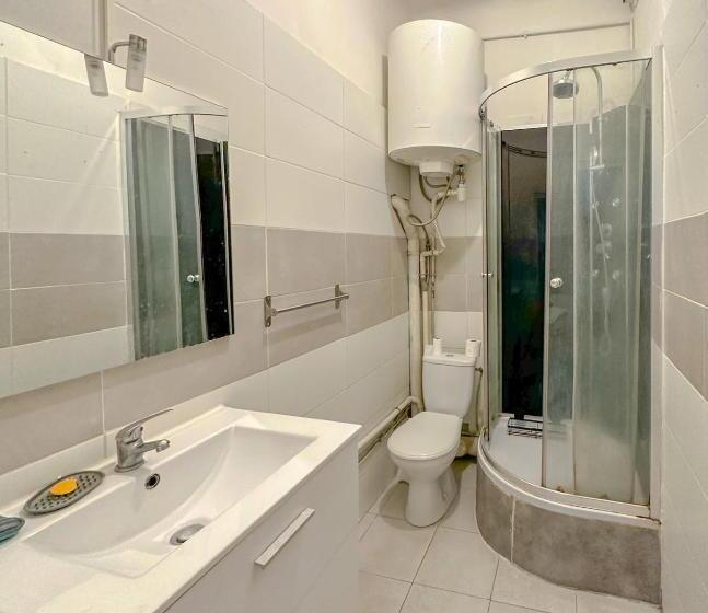 סטודיו משפחתי, Appartement Central De Caractère