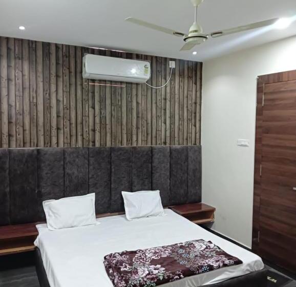 Трехместный Номер Классика, Oyo Hotel Orvin In