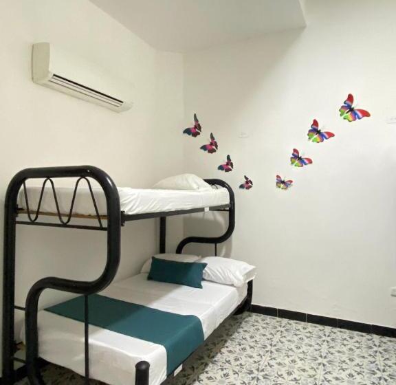 浴室共有スタンダード４人用ルーム, Believer Hostel
