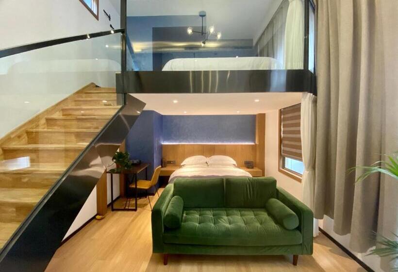 Superior suite with garden view, Memory Garden House
