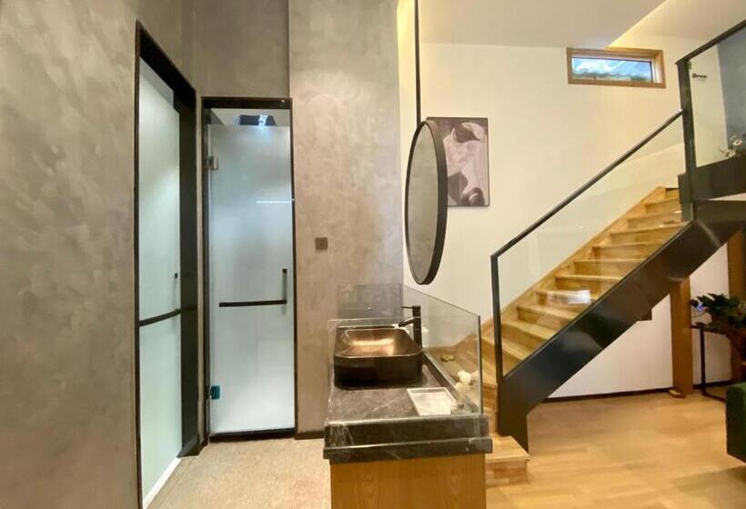 Superior suite with garden view, Memory Garden House