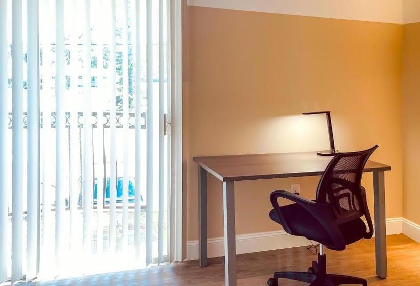 Номер Deluxe Кровать Кинг, White Orchid Apartments