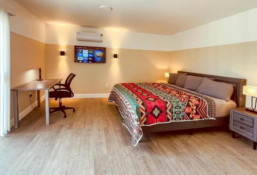 Номер Deluxe Кровать Кинг, White Orchid Apartments
