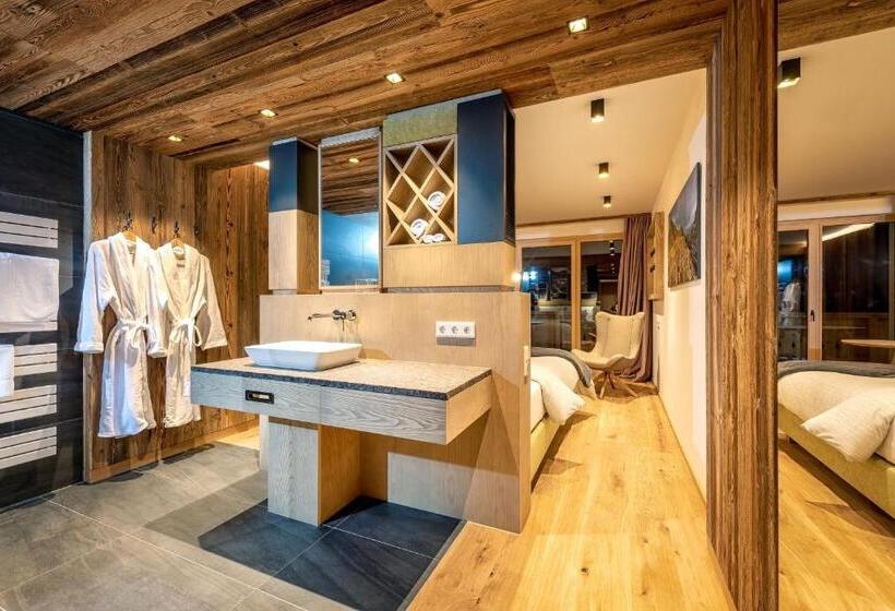 스탠다드 발코니 룸, Almgut   Mountain Wellness