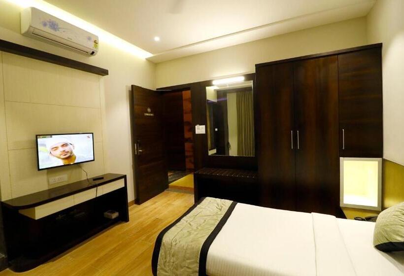 Номер Deluxe, The Royal Inn