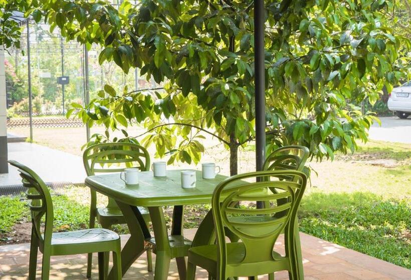 발코니 디럭스 룸, Jansons Orchard Inn