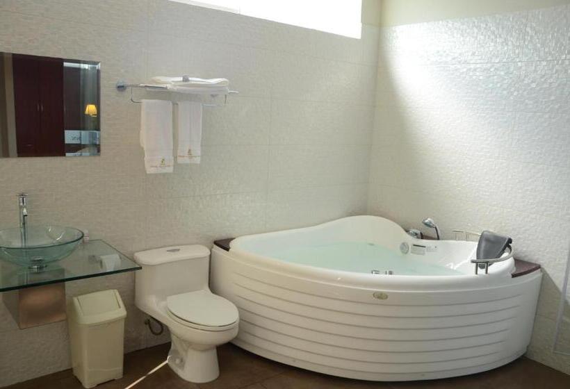 스탠다드 스튜디오, Plaza Del Bosque Inn