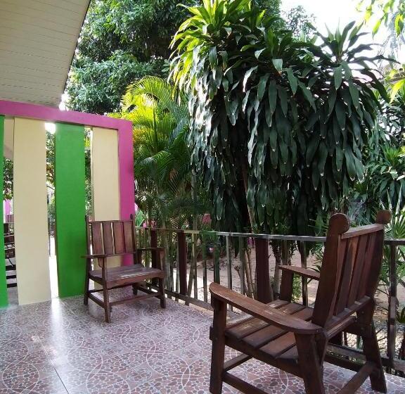 Бунгало Стандарт, Mae Somboon House