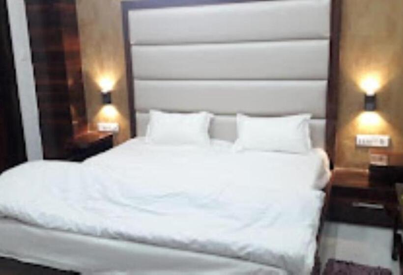 Номер Deluxe, The Marvellous,jhansi