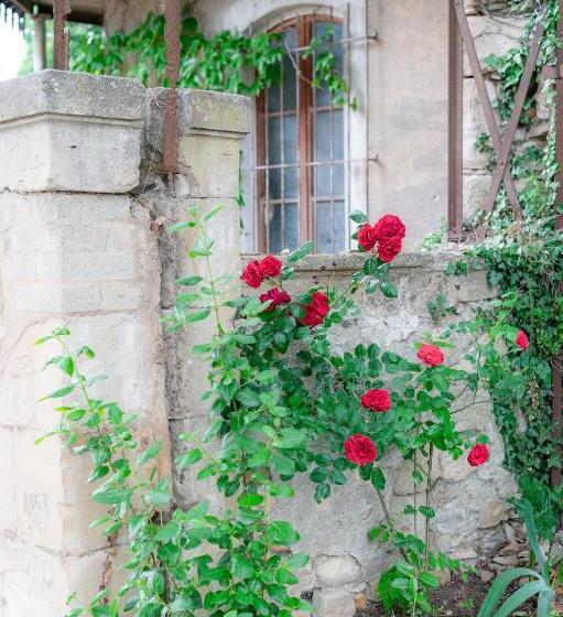 Номер Стандарт Вид на Сад, Chambre D Hôtes Insolite Lit Rond B&b Proche Avignon Orange   Château De Sienne Piscine Rivière