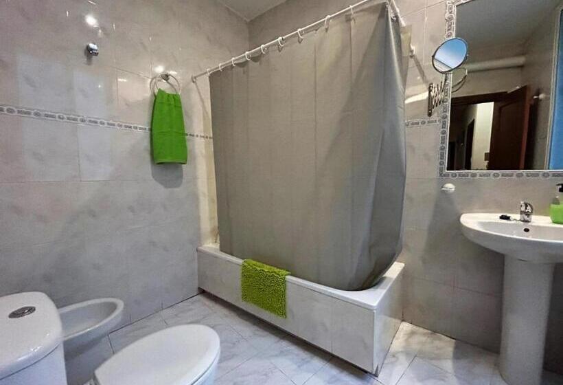 اتاق استاندارد چهارنفره با سرویس بهداشتی مشترک, Habitaciones Figueroa