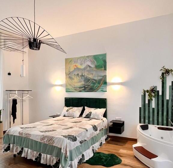 اتاق لوکس با تخت بزرگ, Portico 32