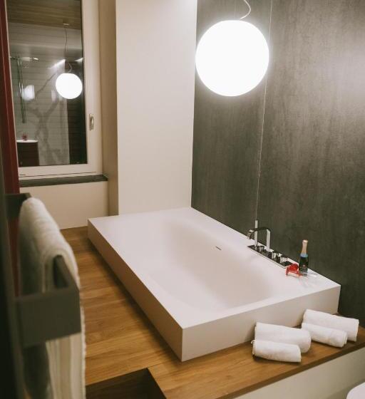 Номер Стандарт с Гидромассажем, Suave Luxury Room