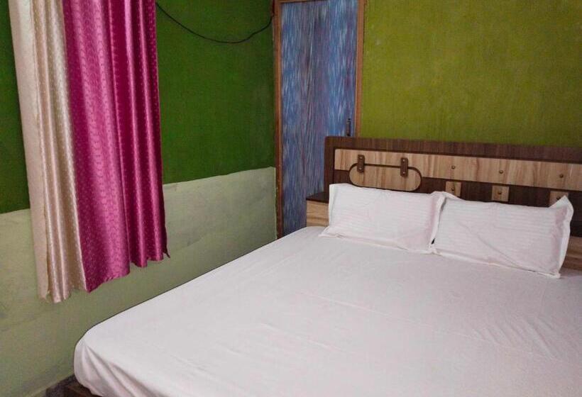 三人经典房间, Oyo Good Vibes Hotel And Restaurant