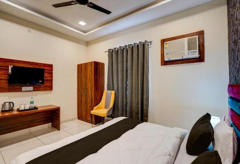 Трехместный Номер Классика, Collection O Amit Legagcy Resort