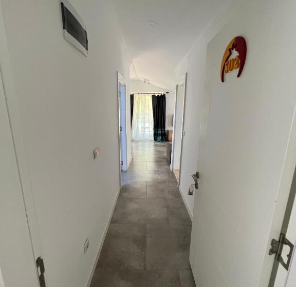 سوییت با چشم‌انداز کوه, Nar Twinn Otel