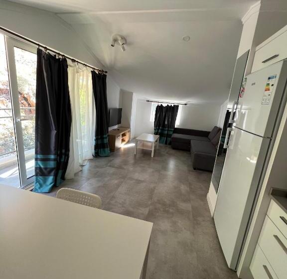 سوییت با چشم‌انداز کوه, Nar Twinn Otel